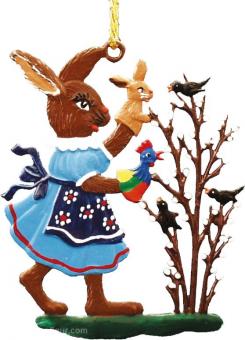 Pendentif : Femme lapin avec marionnettes 