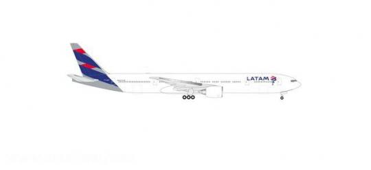 LATAM Airlines Brasil Boeing 777-300ER 