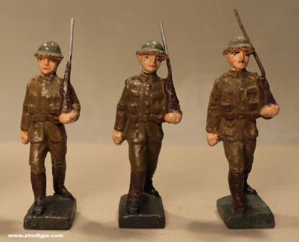 Lineol : Trois soldats britanniques en marche, 1916 à 1943 