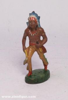 Indianer gehend mit Tomahawk 