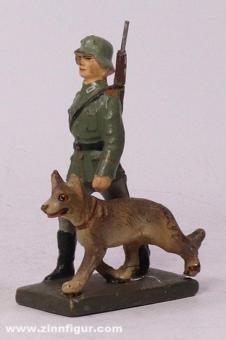 Soldat avec chien d'aveugle 